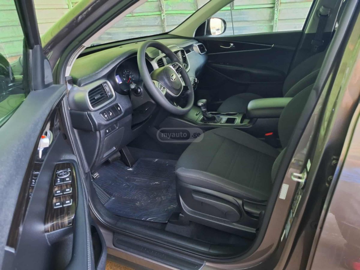 Kia Sorento - фото 7