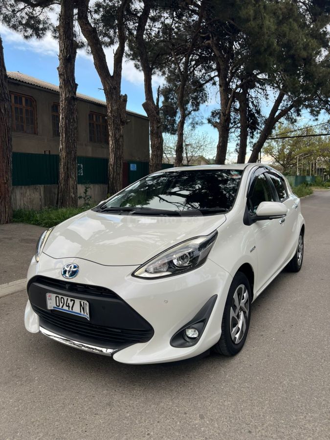 Toyota Aqua - фото 1