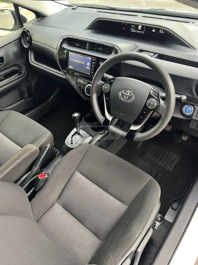 Toyota Aqua - фото 10