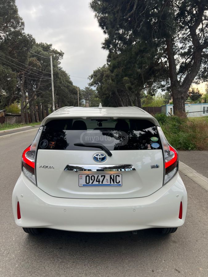 Toyota Aqua - фото 6