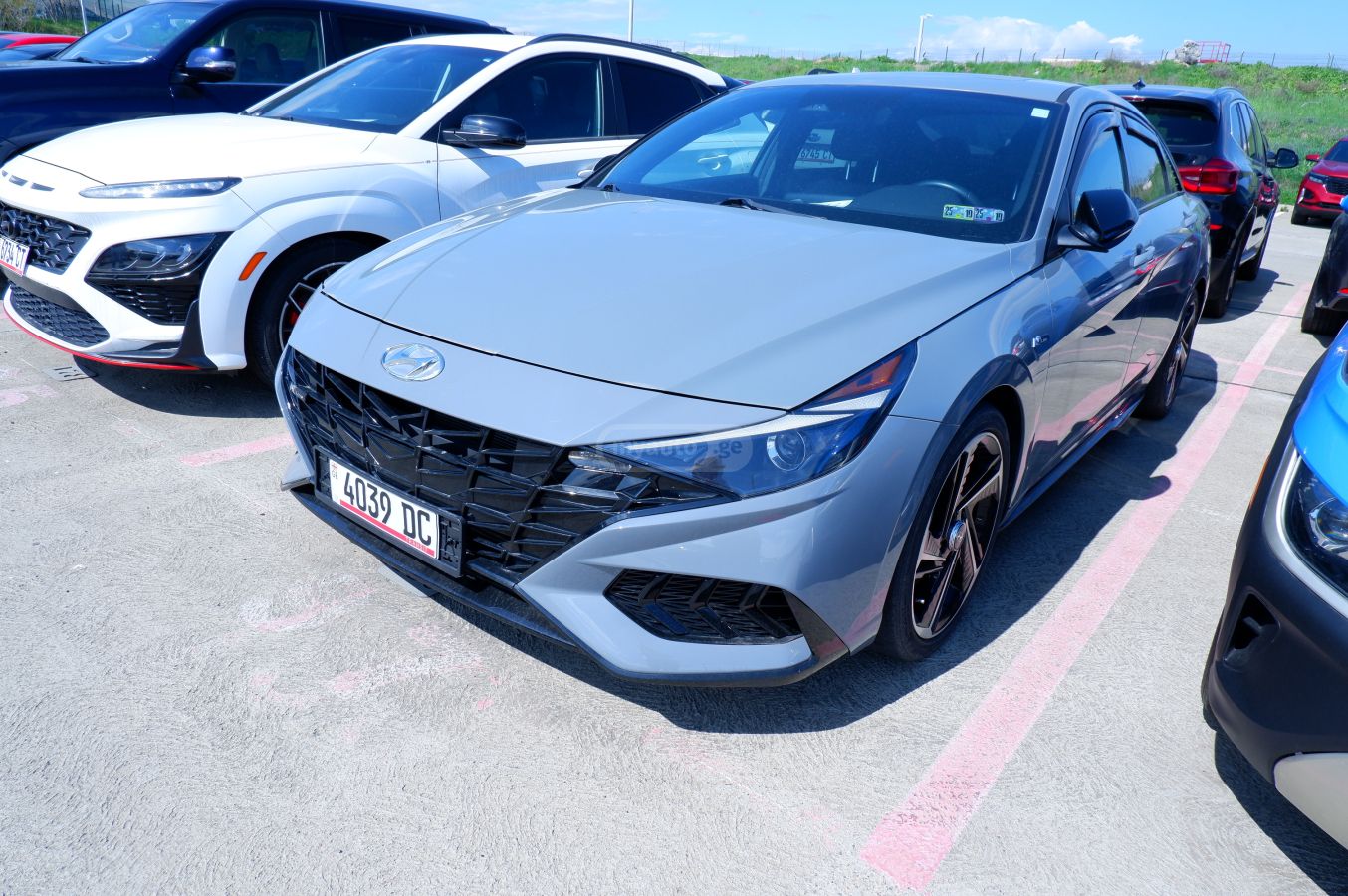 Hyundai Elantra - фото 1