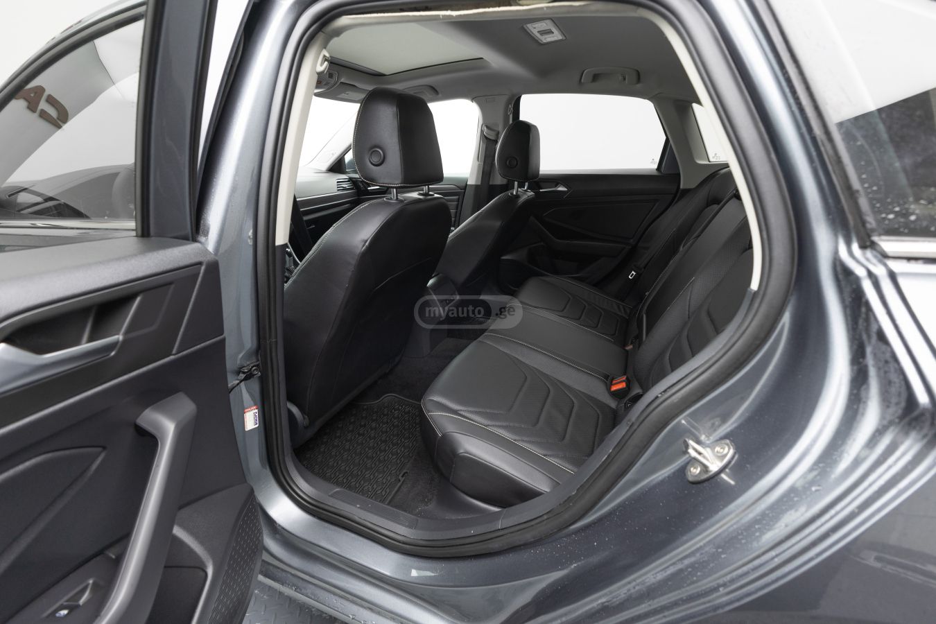 Volkswagen Jetta - фото 8