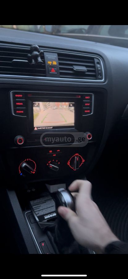 Volkswagen Jetta - фото 4