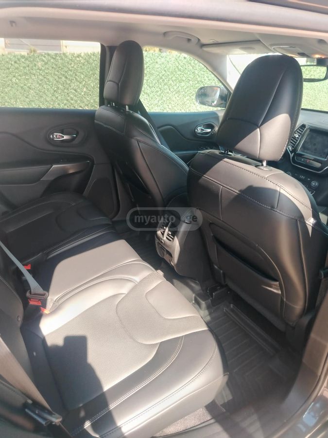 Jeep Cherokee - фото 13