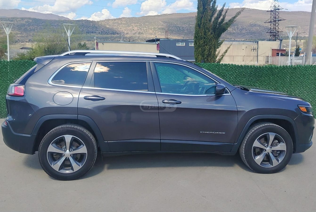 Jeep Cherokee - фото 4