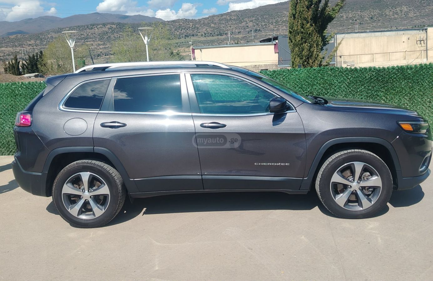 Jeep Cherokee - фото 5