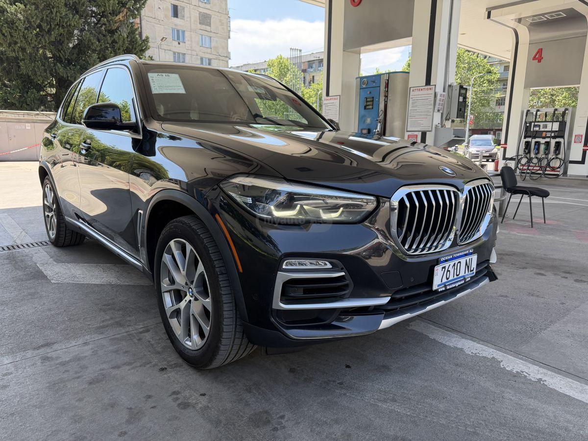 نمای دیگر BMW xDrive40i 4dr All-wheel Drive  2019