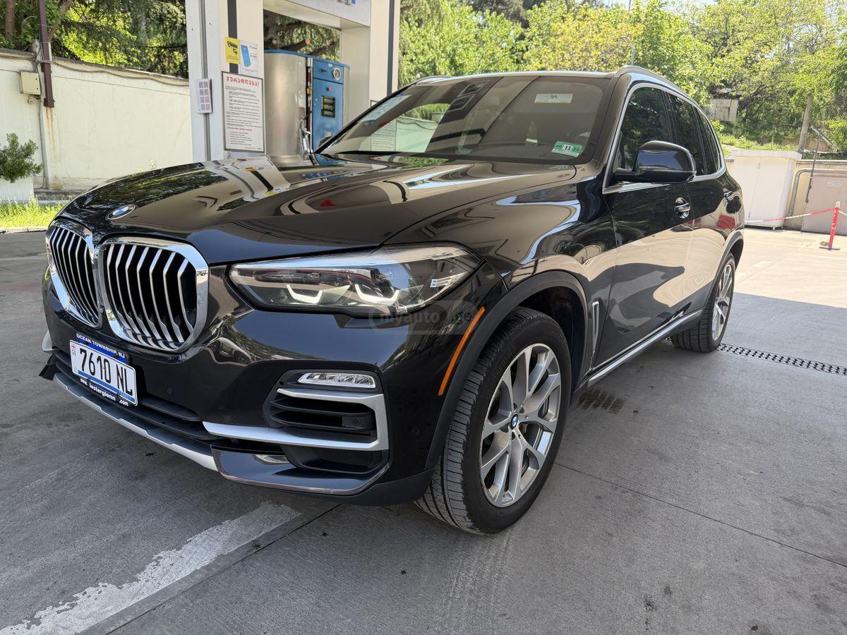 نمای دیگر BMW xDrive40i 4dr All-wheel Drive  2019
