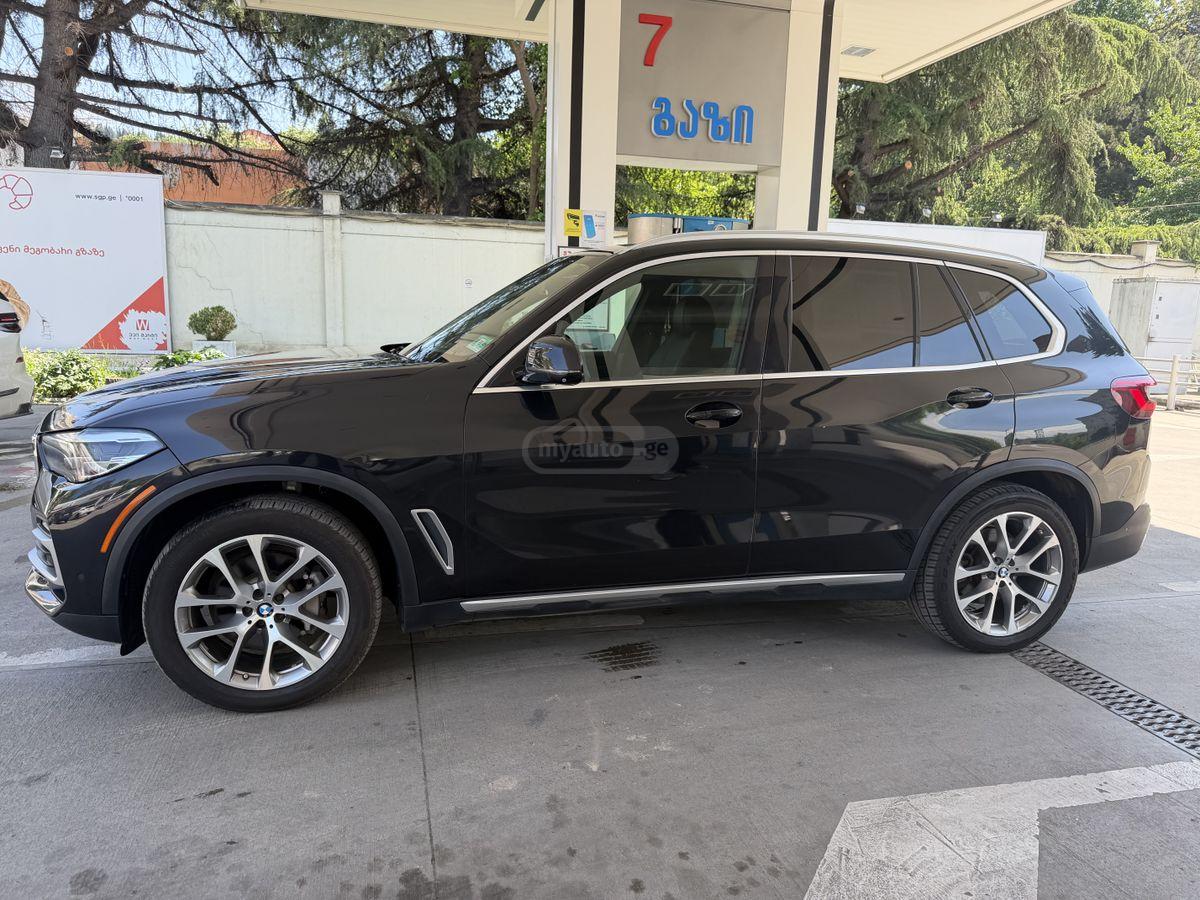 نمای دیگر BMW xDrive40i 4dr All-wheel Drive  2019