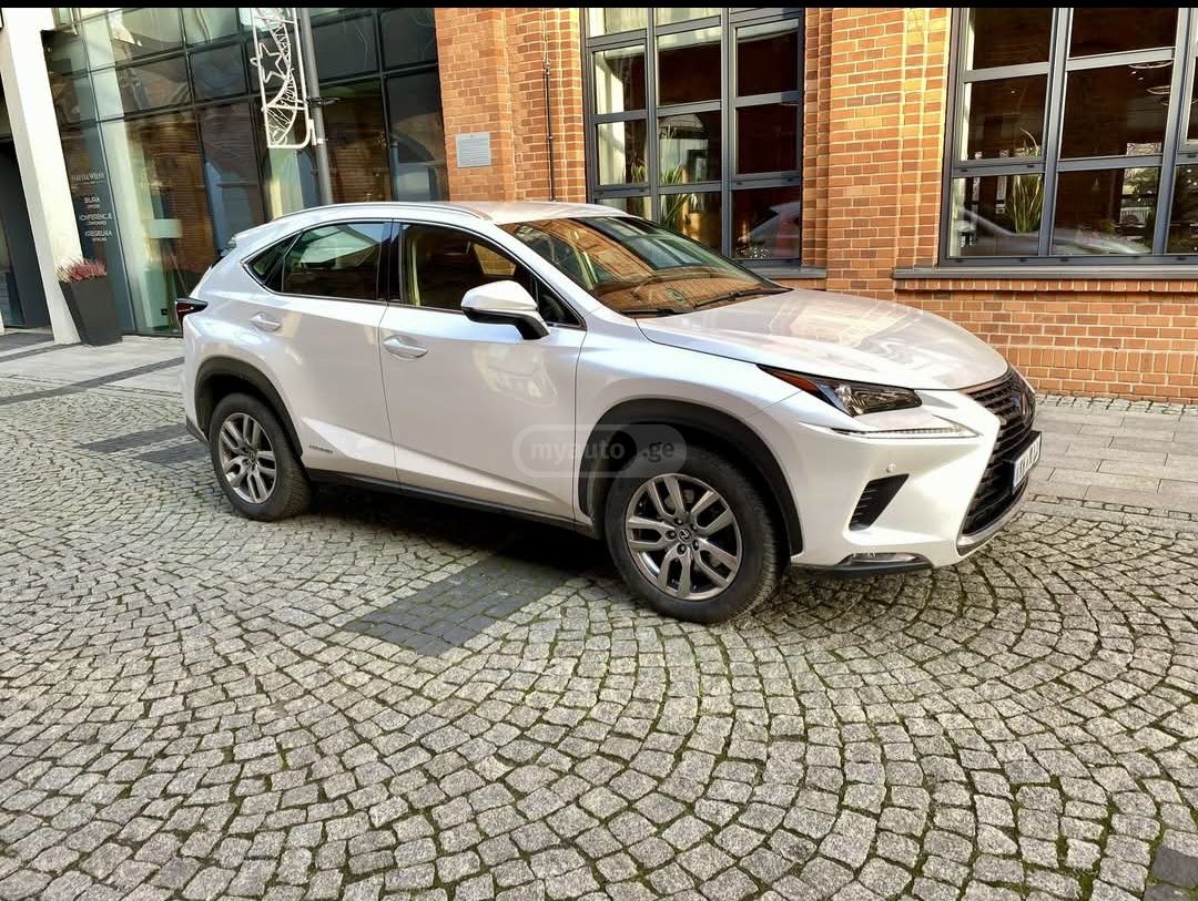 Lexus NX 300 - фото 1