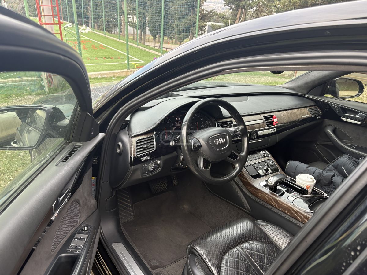 Audi A8 - фото 2
