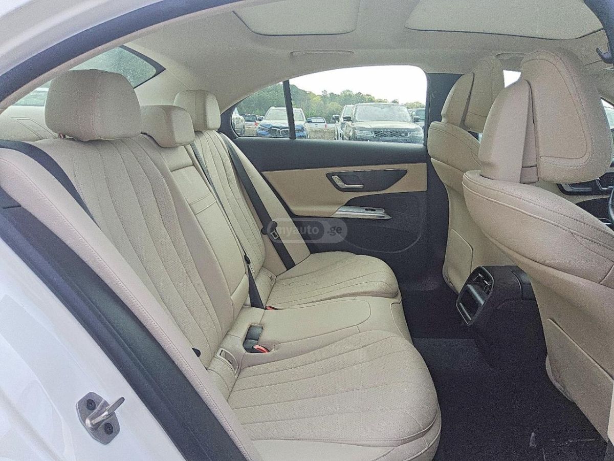 Mercedes-Benz E 350 2025 — миниатюра 10