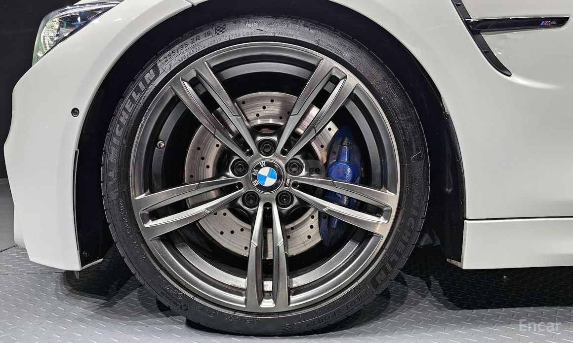 BMW CS 2dr Rear-Wheel Drive Coupe — миниатюра 5