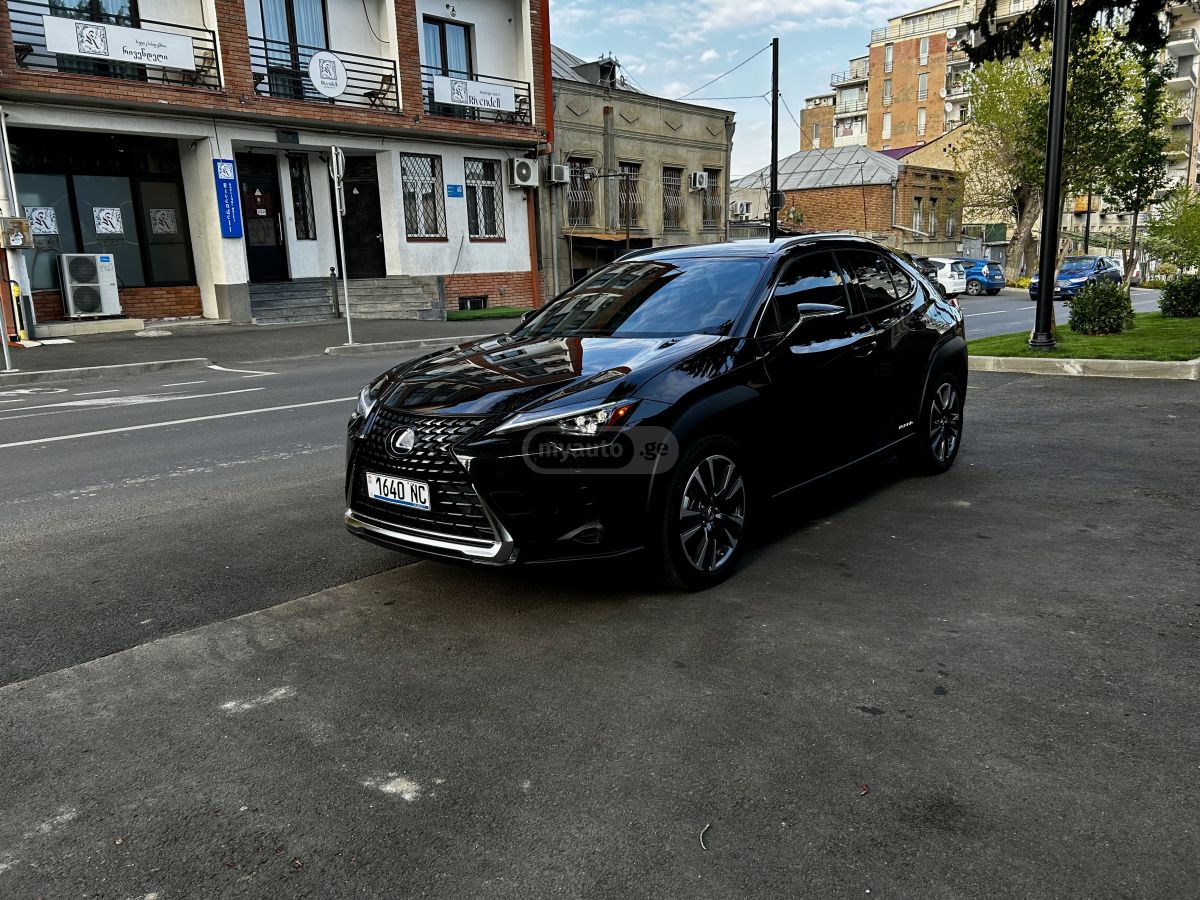 Lexus UX 250 h - фото 1