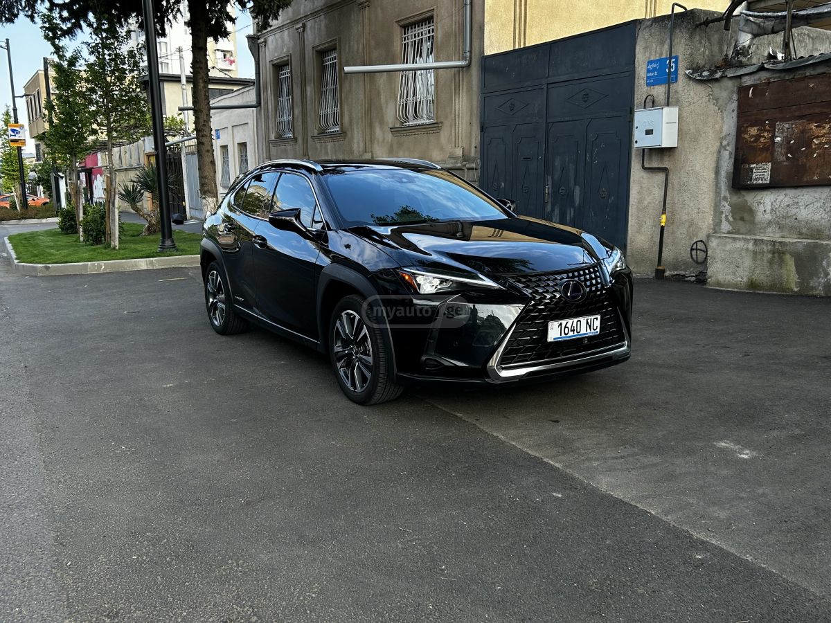 Lexus UX 250 h - фото 2