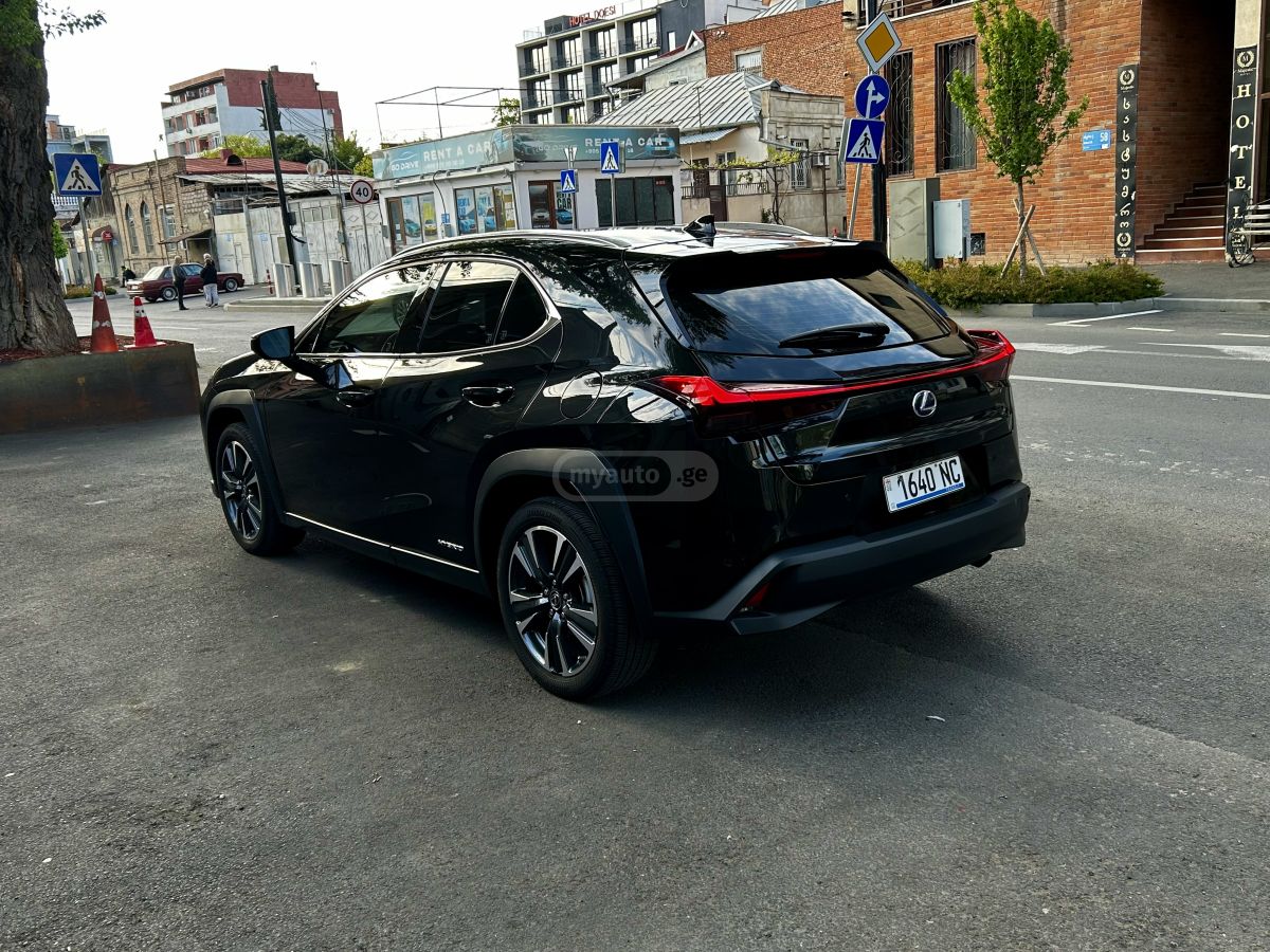 Lexus UX 250 h - фото 4