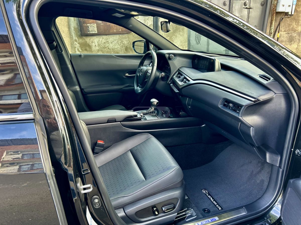 Lexus UX 250 h - фото 8