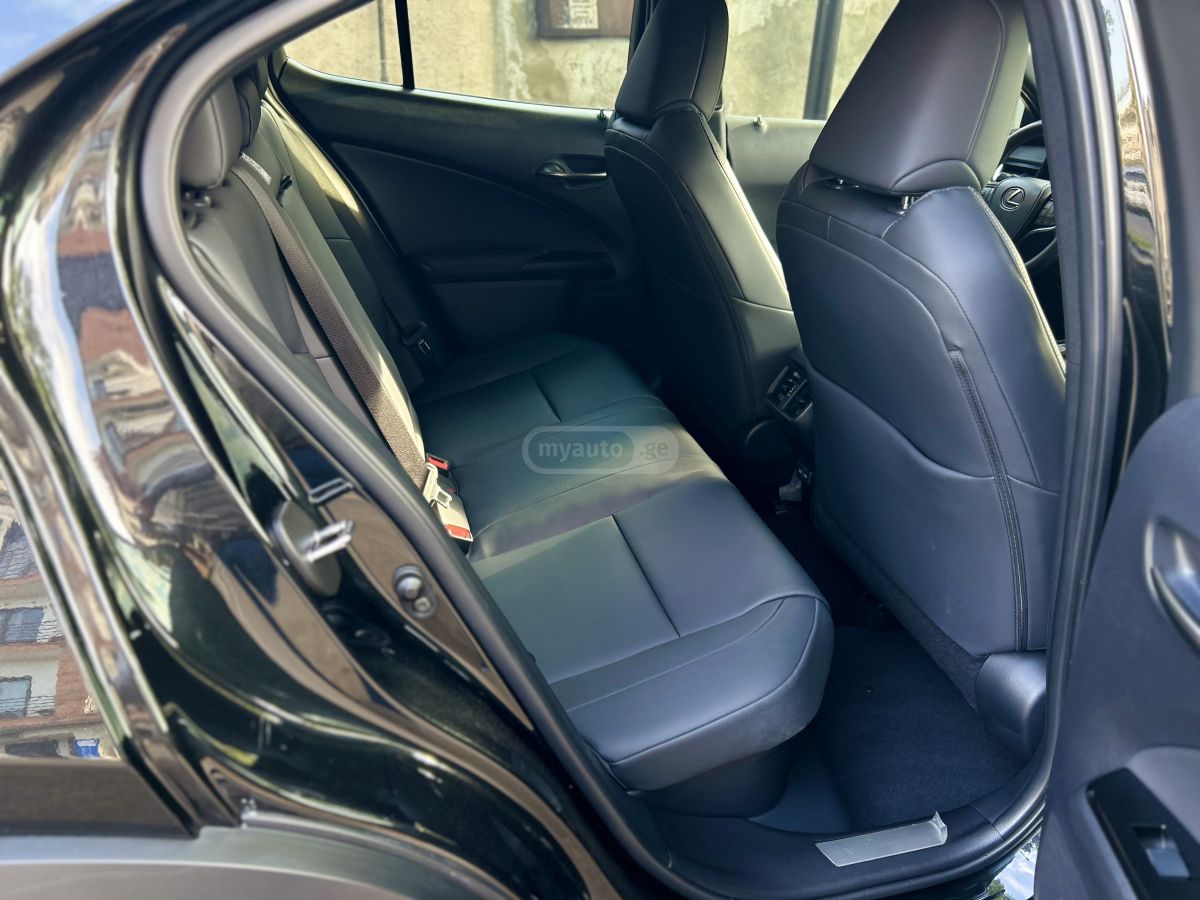 Lexus UX 250 h - фото 9