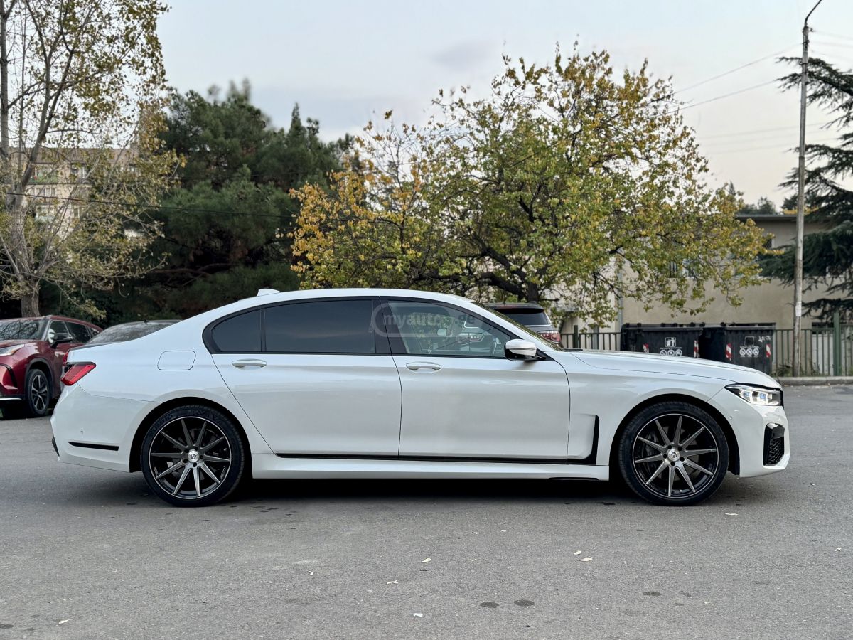 BMW 750 - фото 3