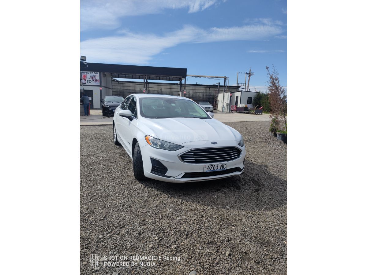 Ford Fusion - фото 1