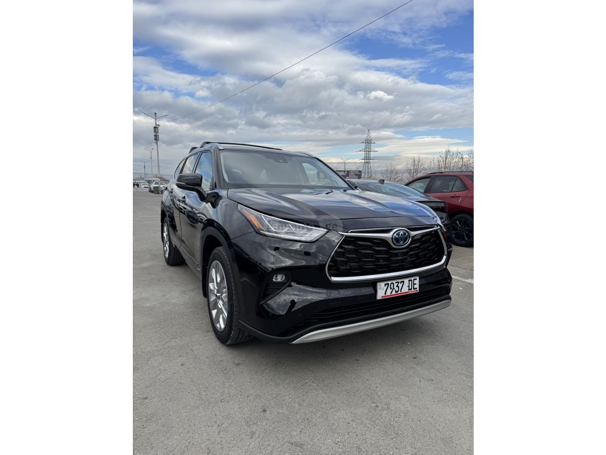 Toyota Highlander - фото 1