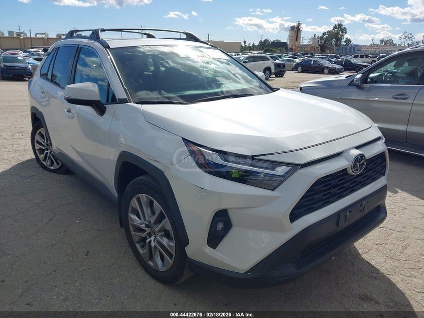 Toyota RAV 4 - фото 1