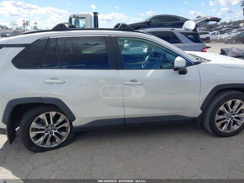 Toyota RAV 4 - фото 12