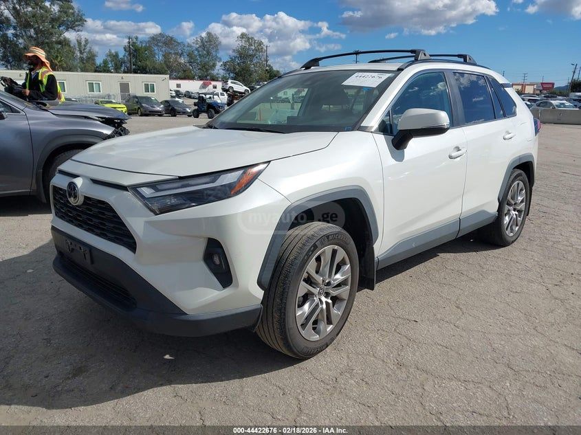 Toyota RAV 4 - фото 2