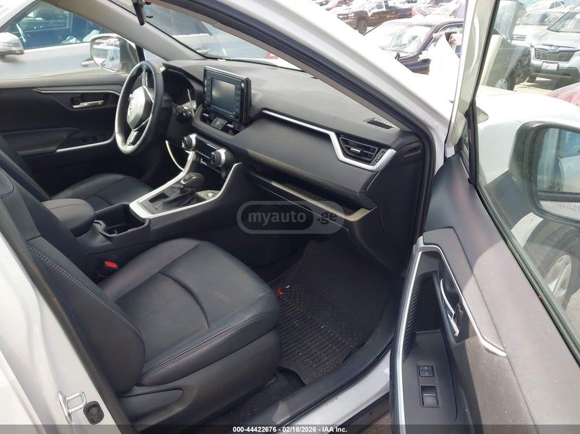 Toyota RAV 4 - фото 5