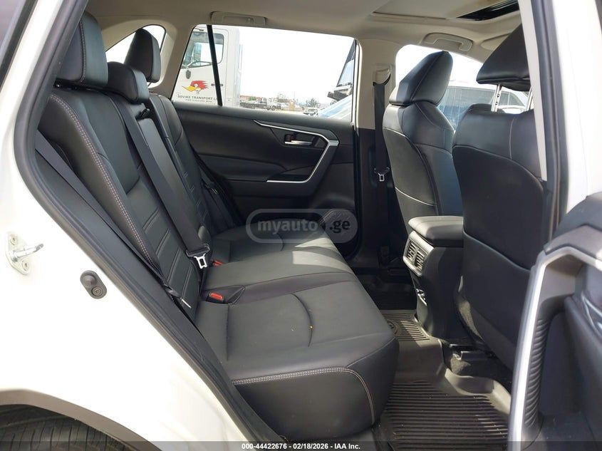 Toyota RAV 4 - фото 8