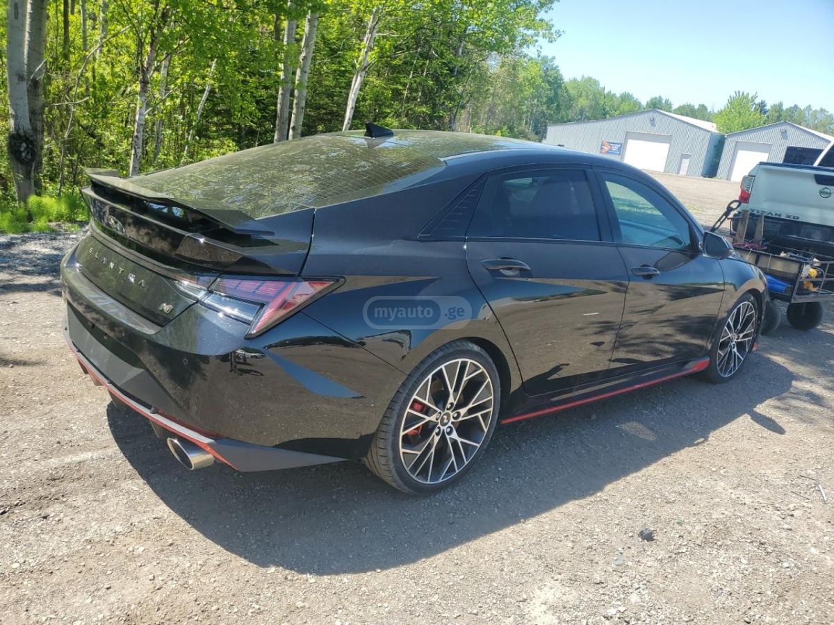 Hyundai Elantra - фото 3