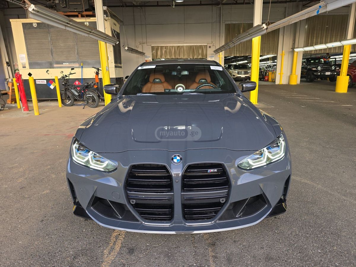 BMW M4 - фото 1