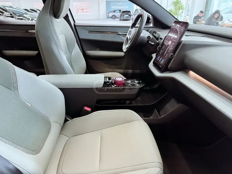 Volvo EX30 2025 — миниатюра 11