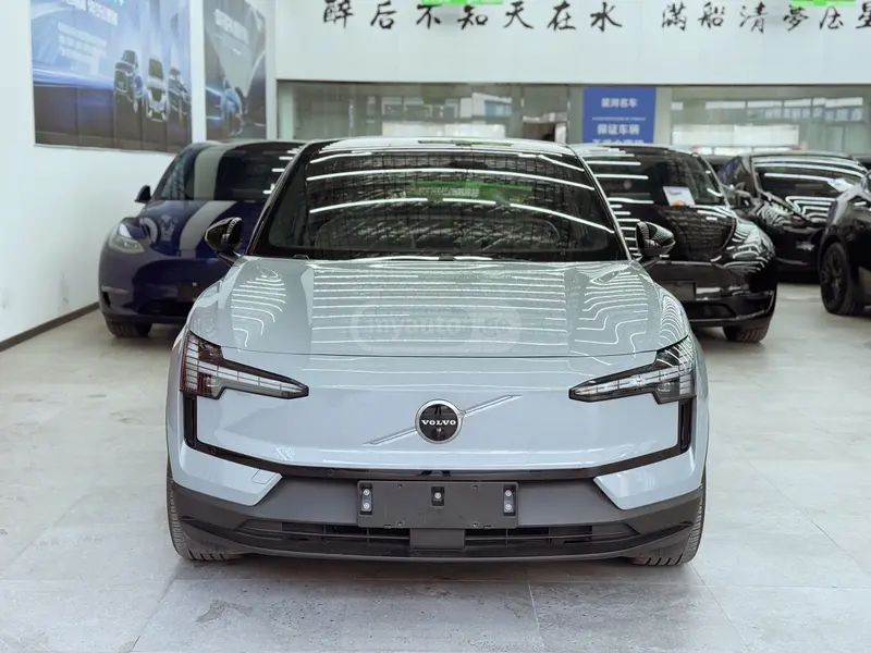 Volvo EX30 2025 — миниатюра 2