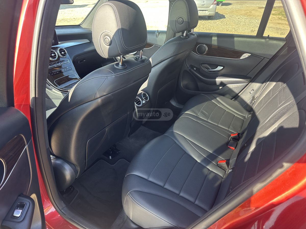 Mercedes-Benz GLC 300 - фото 12