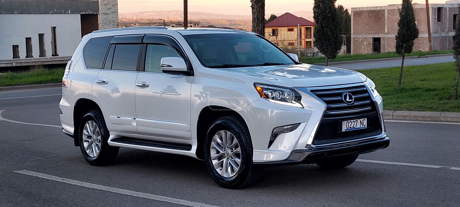 Lexus GX 460 - фото 1