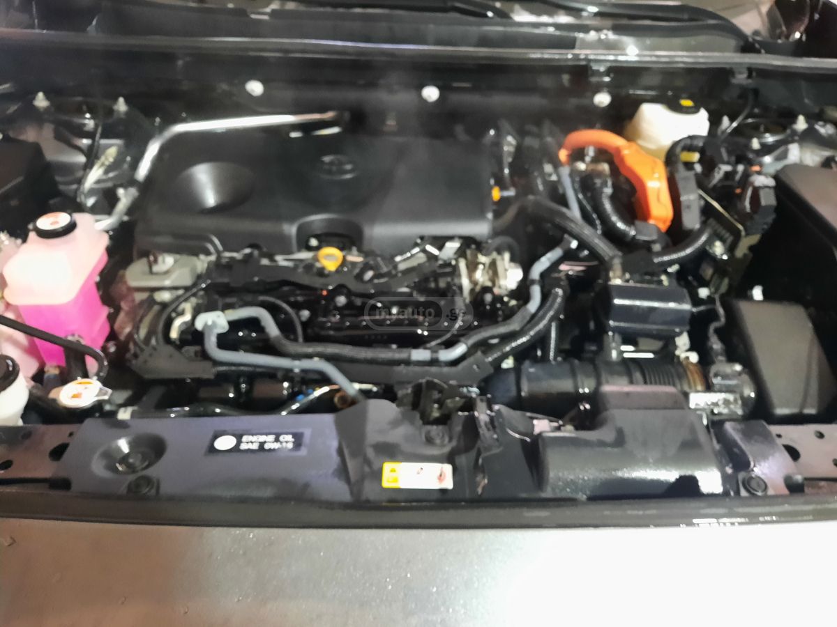 Toyota Rav 4 - фото 8