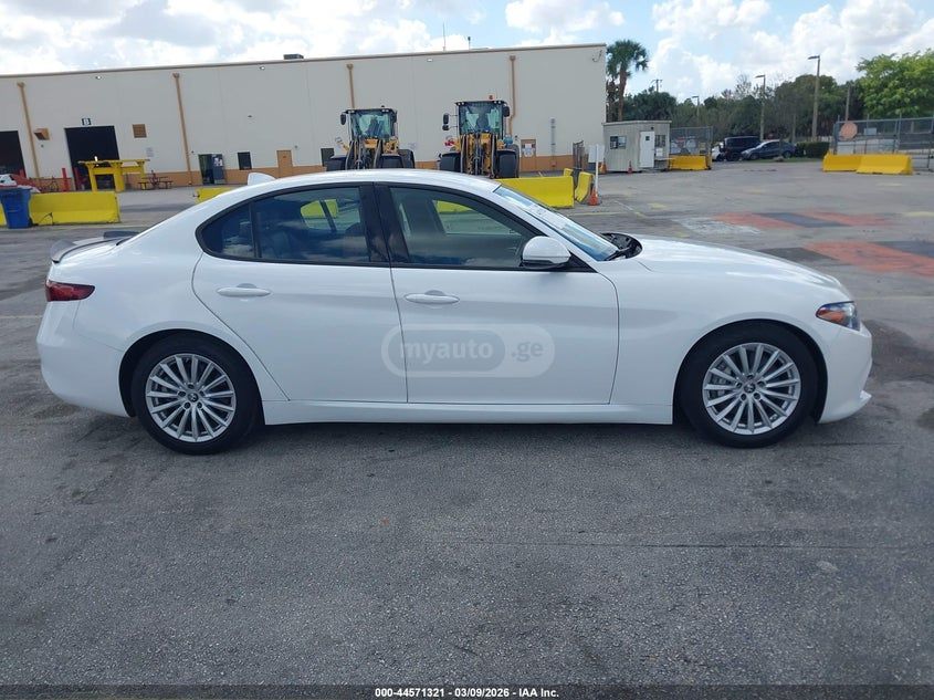 Alfa Romeo GIULIA SPRINT RWD — миниатюра 11