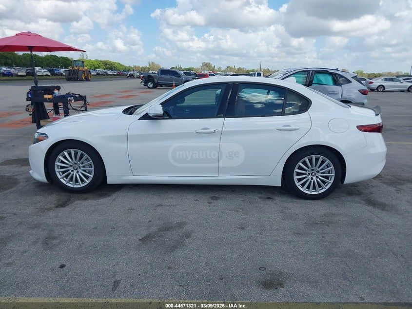 Alfa Romeo GIULIA SPRINT RWD — миниатюра 12