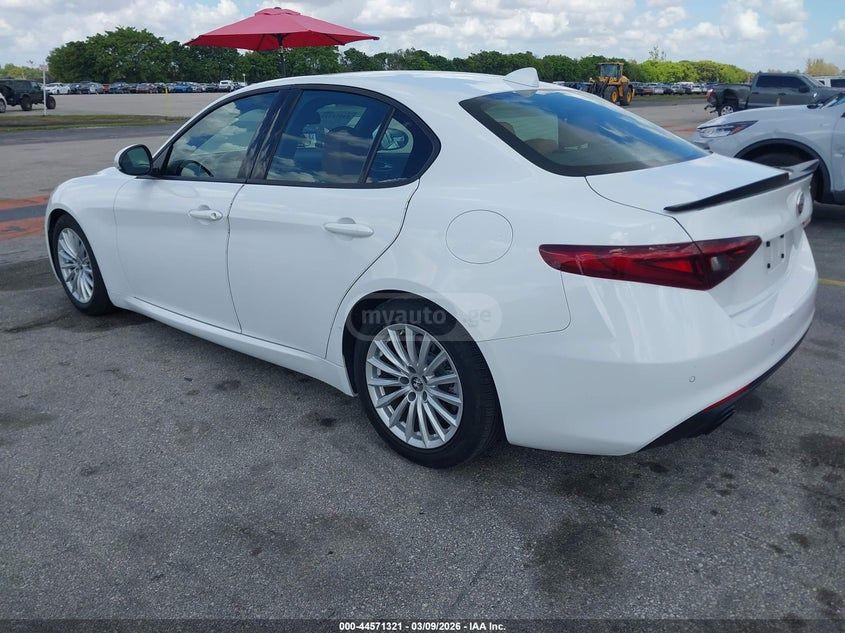 Alfa Romeo GIULIA SPRINT RWD — миниатюра 2