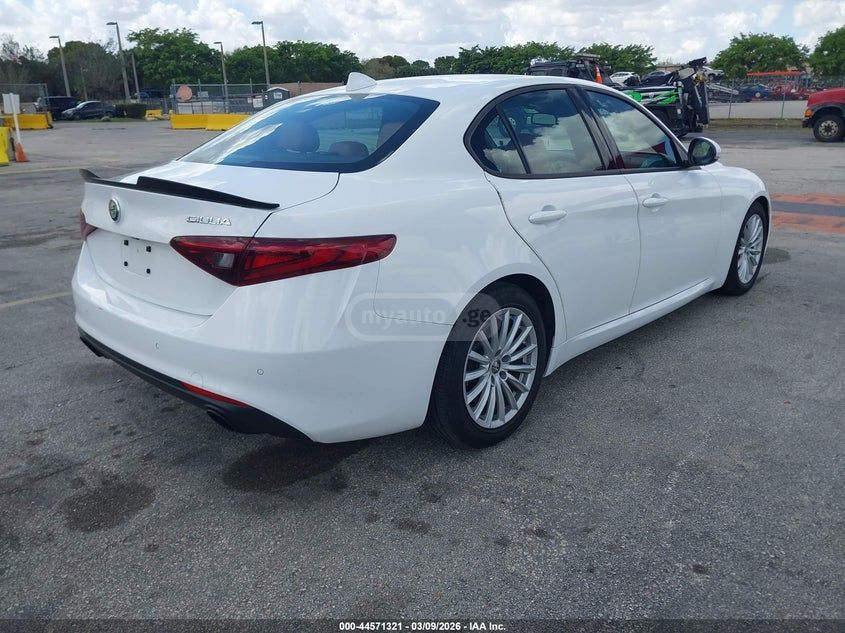 Alfa Romeo GIULIA SPRINT RWD — миниатюра 3