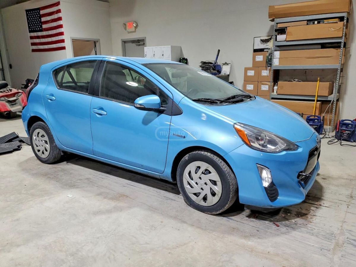Toyota Prius C - фото 1