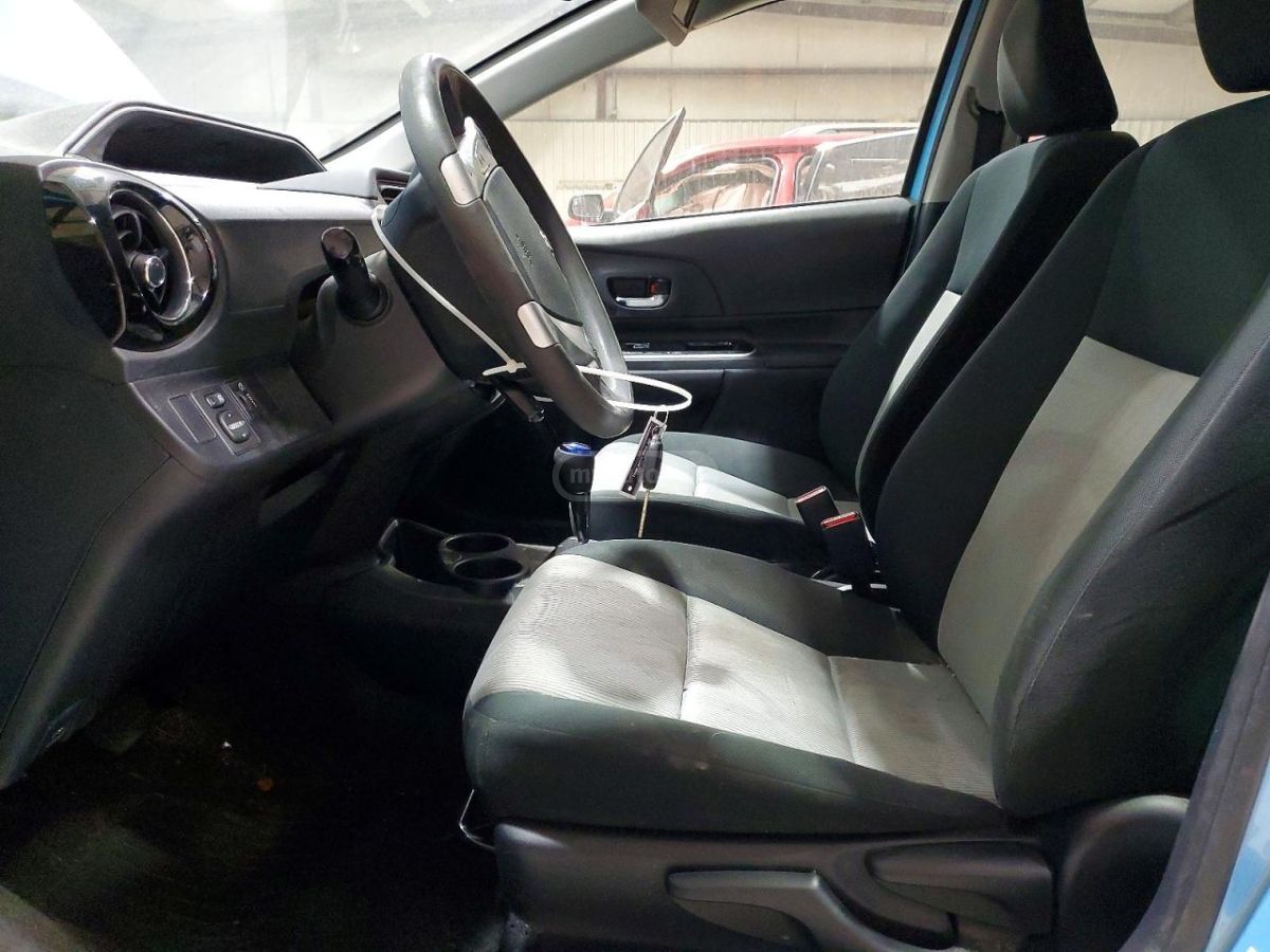 Toyota Prius C - фото 10