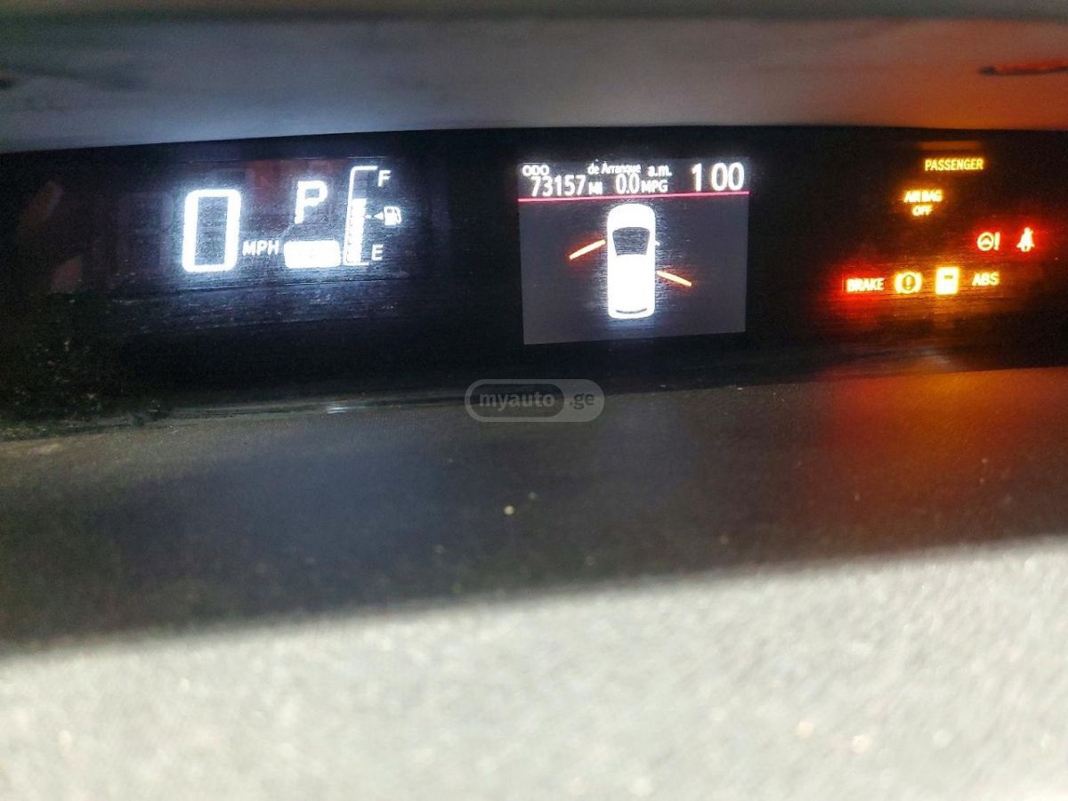 Toyota Prius C - фото 12