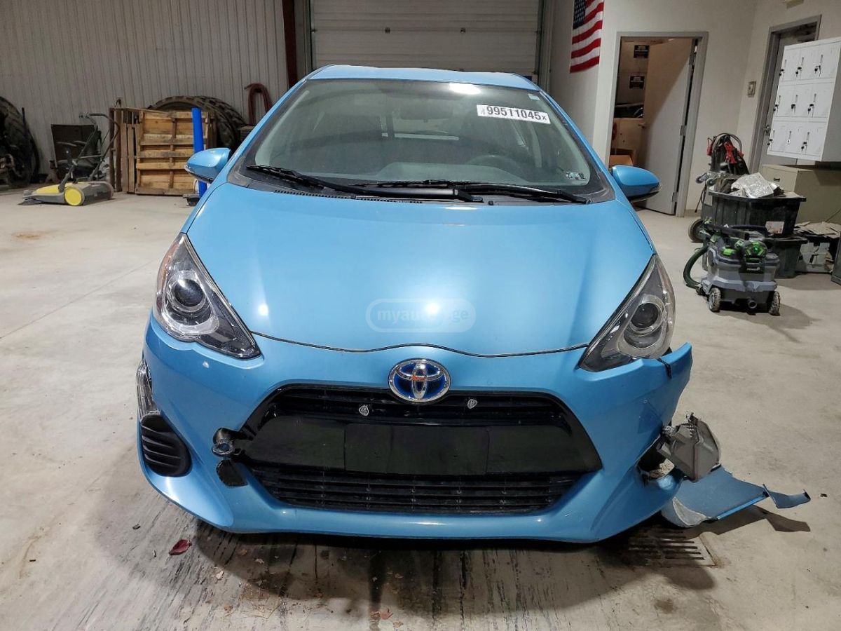 Toyota Prius C - фото 2