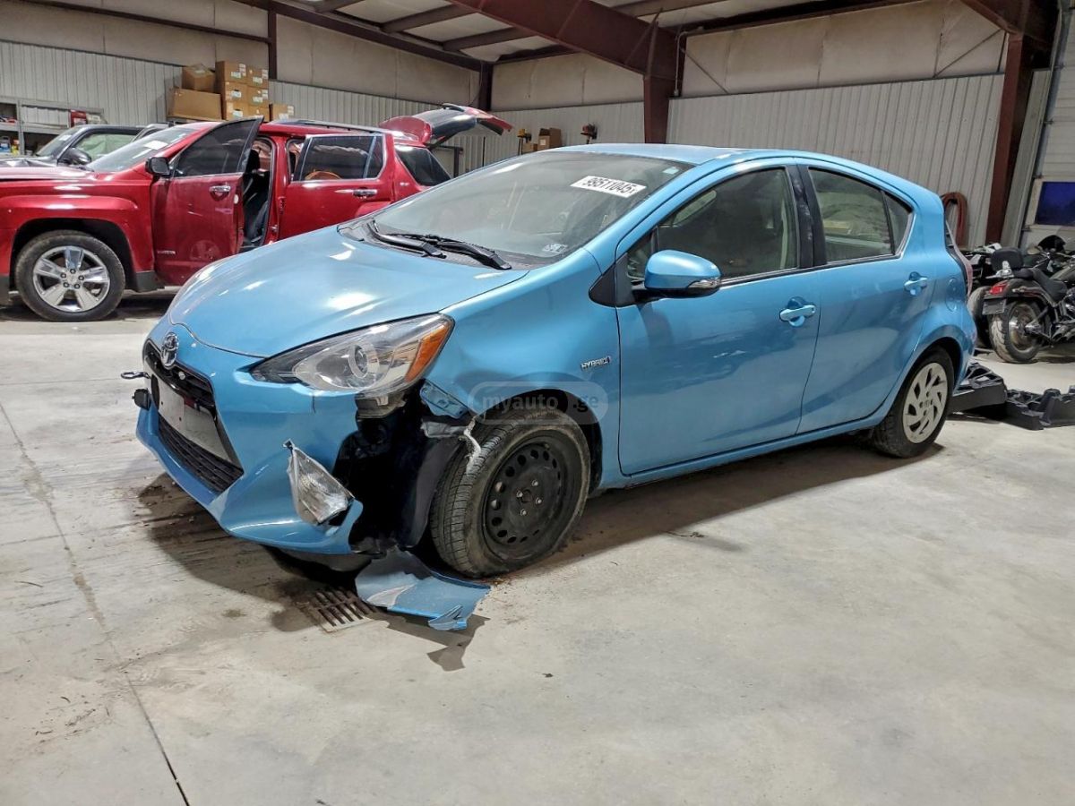 Toyota Prius C - фото 3