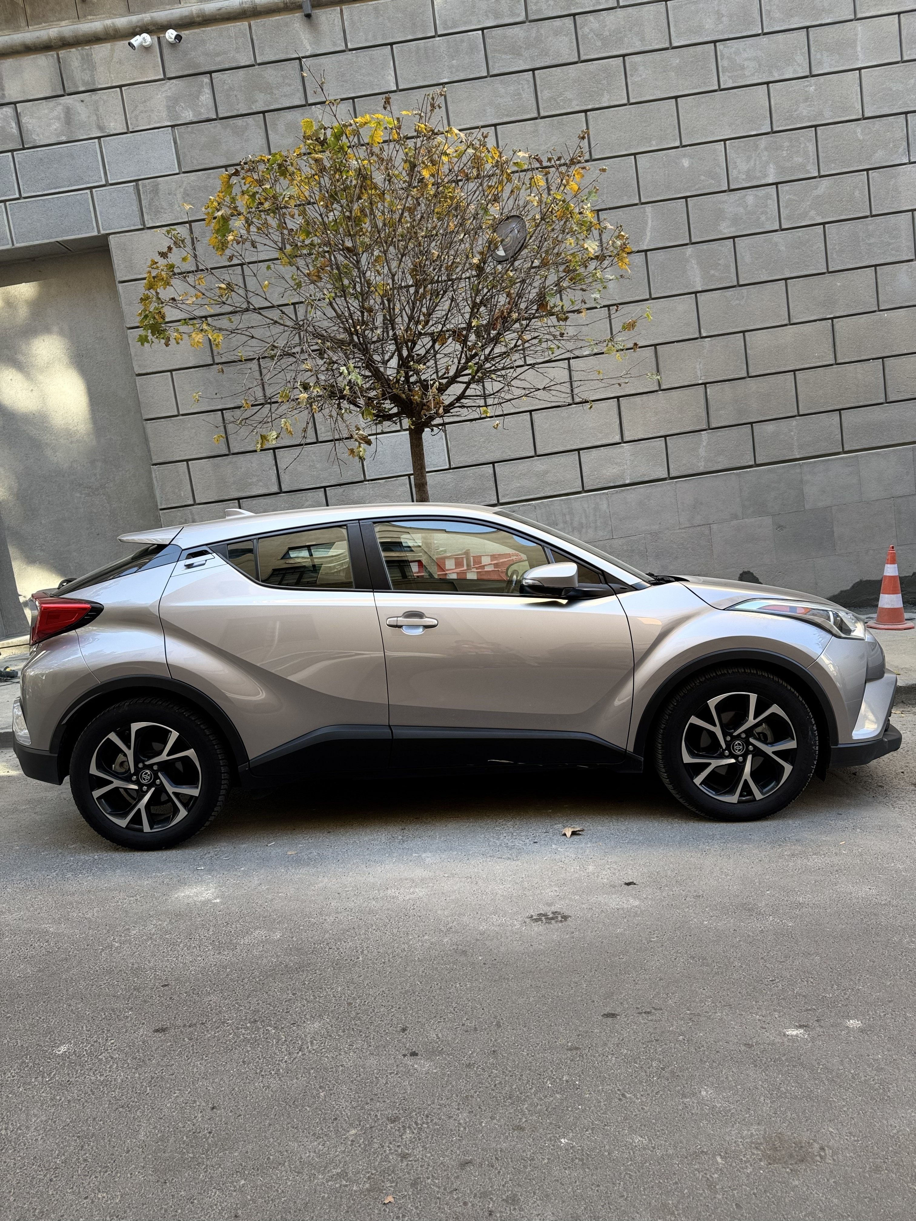 Toyota CHR - фото 1