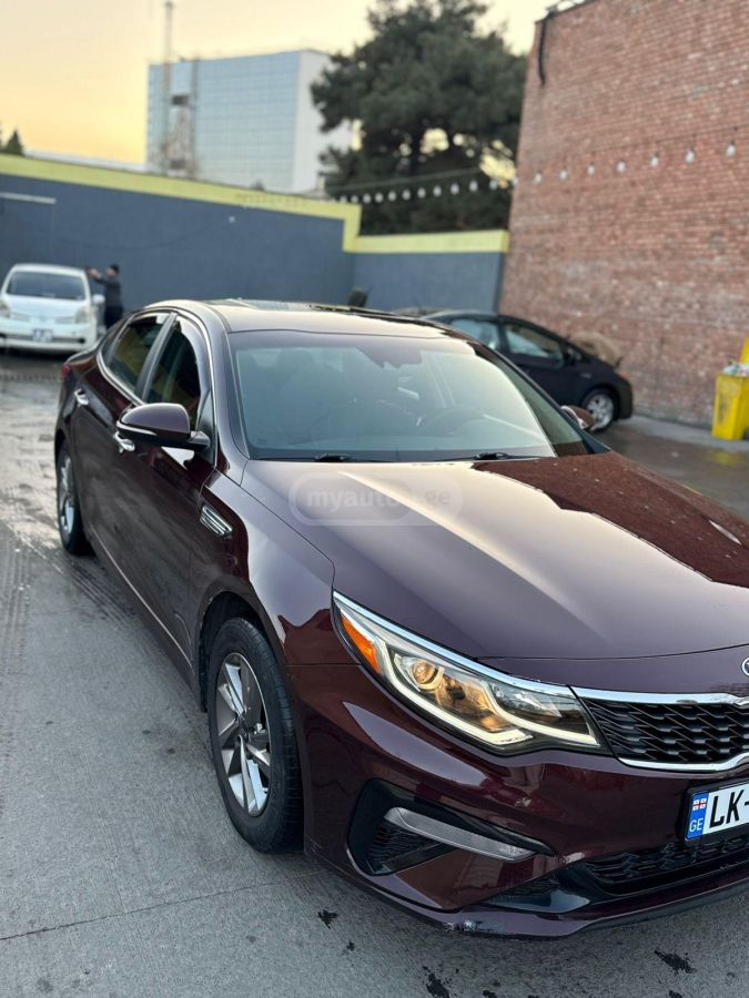 Kia Optima - фото 1