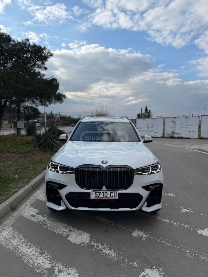 BMW X7 - фото 1