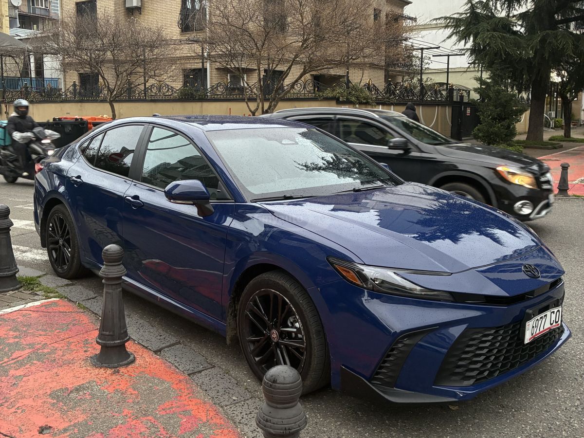 Toyota Camry - фото 2